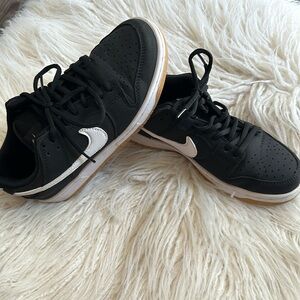 Black and white Nike tennis shoes size 6 1/2 worn only a couple of times no box